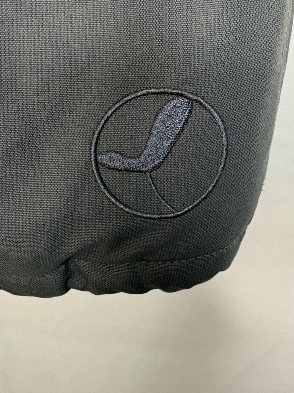 Community by Aritzia Duck Down Puffer Vest Faux Fur Hood Adjustable Waist Large - Picture 5 of 10